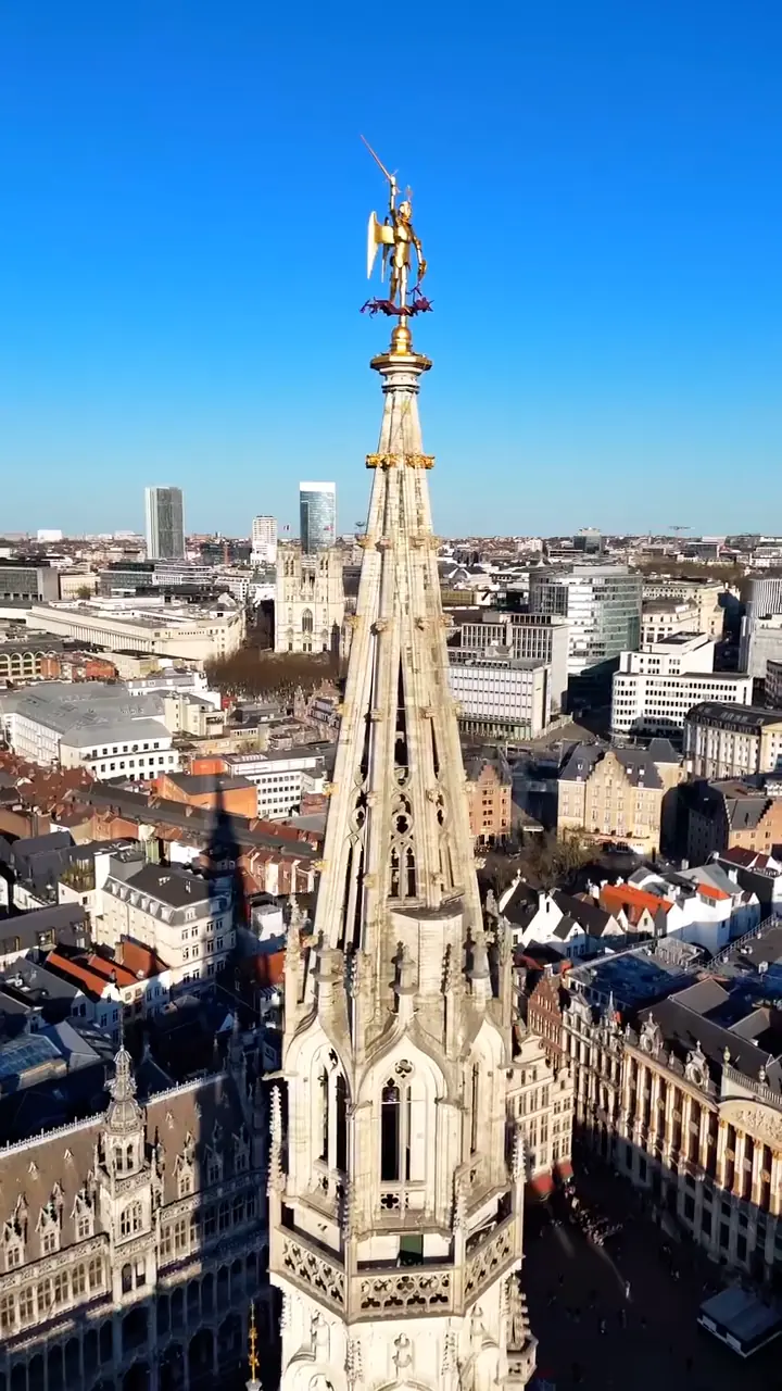 Brussels from the drone: the Cinquantenaire arch, the Atomium and the Town Hall spire.