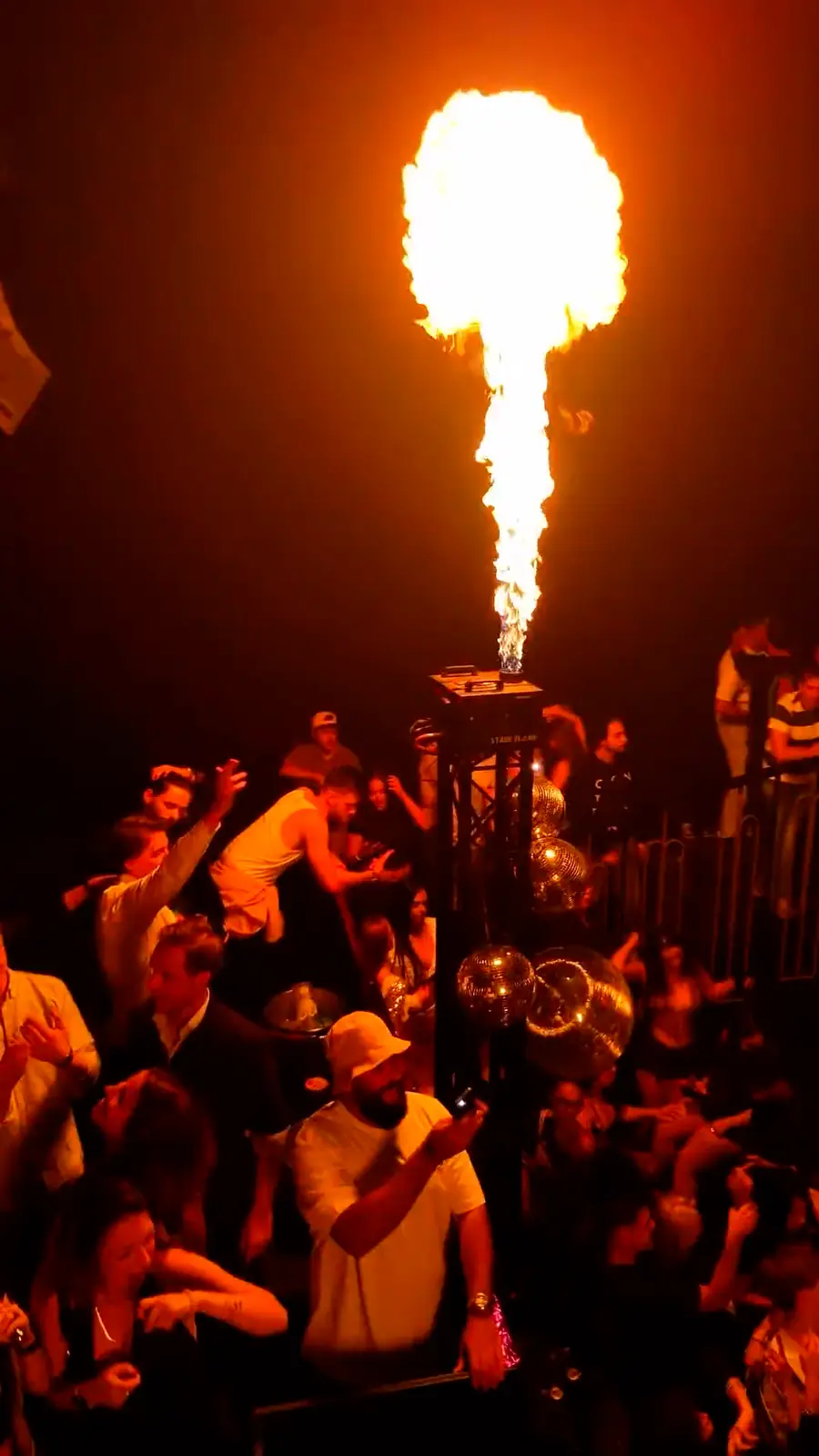 Flames and a dancing crowd at Ma Jolie, Mirano.